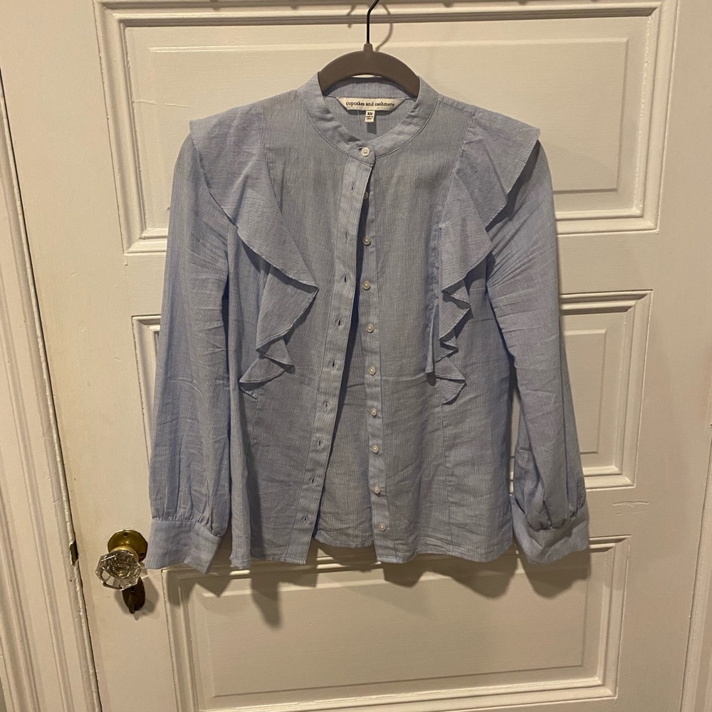 Long sleeve work blouse! XS. Barely been used!